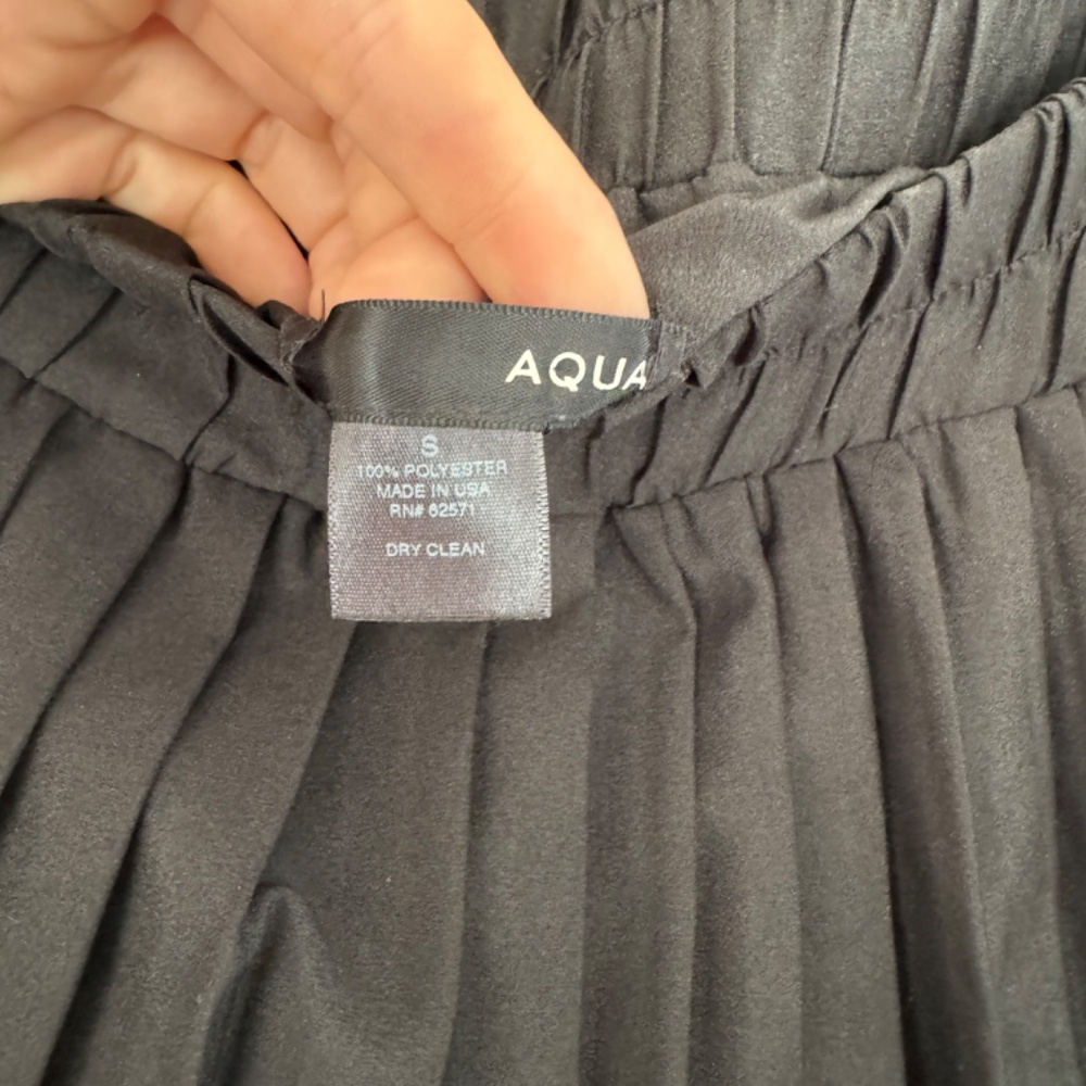 Black and white pleated skirt size small - Picture 2 of 3